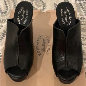 kork ease clogged heels